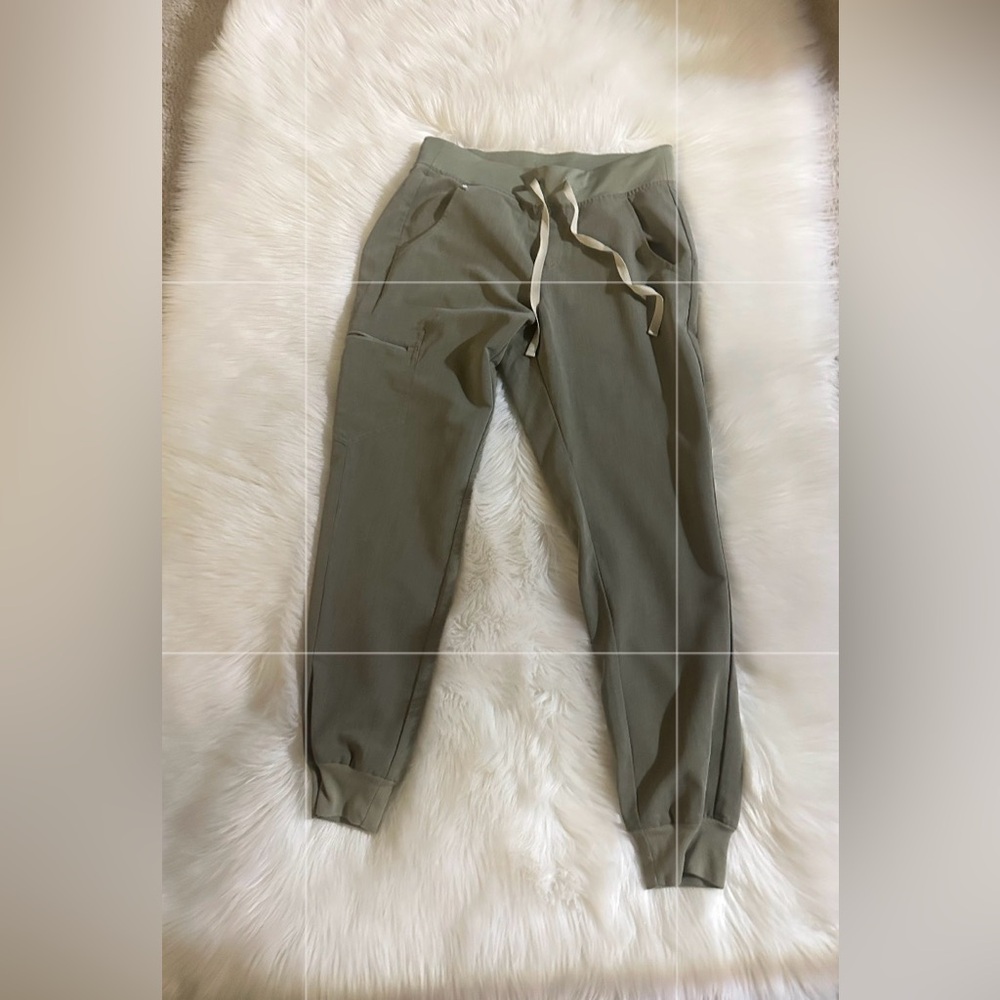 Figs HEATHERED OLIVE. Small Regular Zamora Joggers.